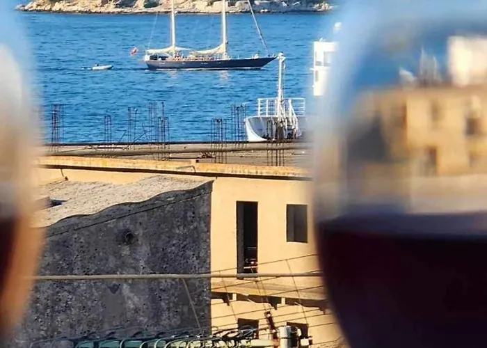 Seascape Elegant Apartment *